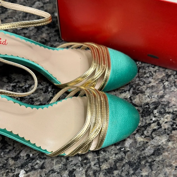Violet & Red women’s Gold and Green Heels NWT 8 - Picture 4 of 15